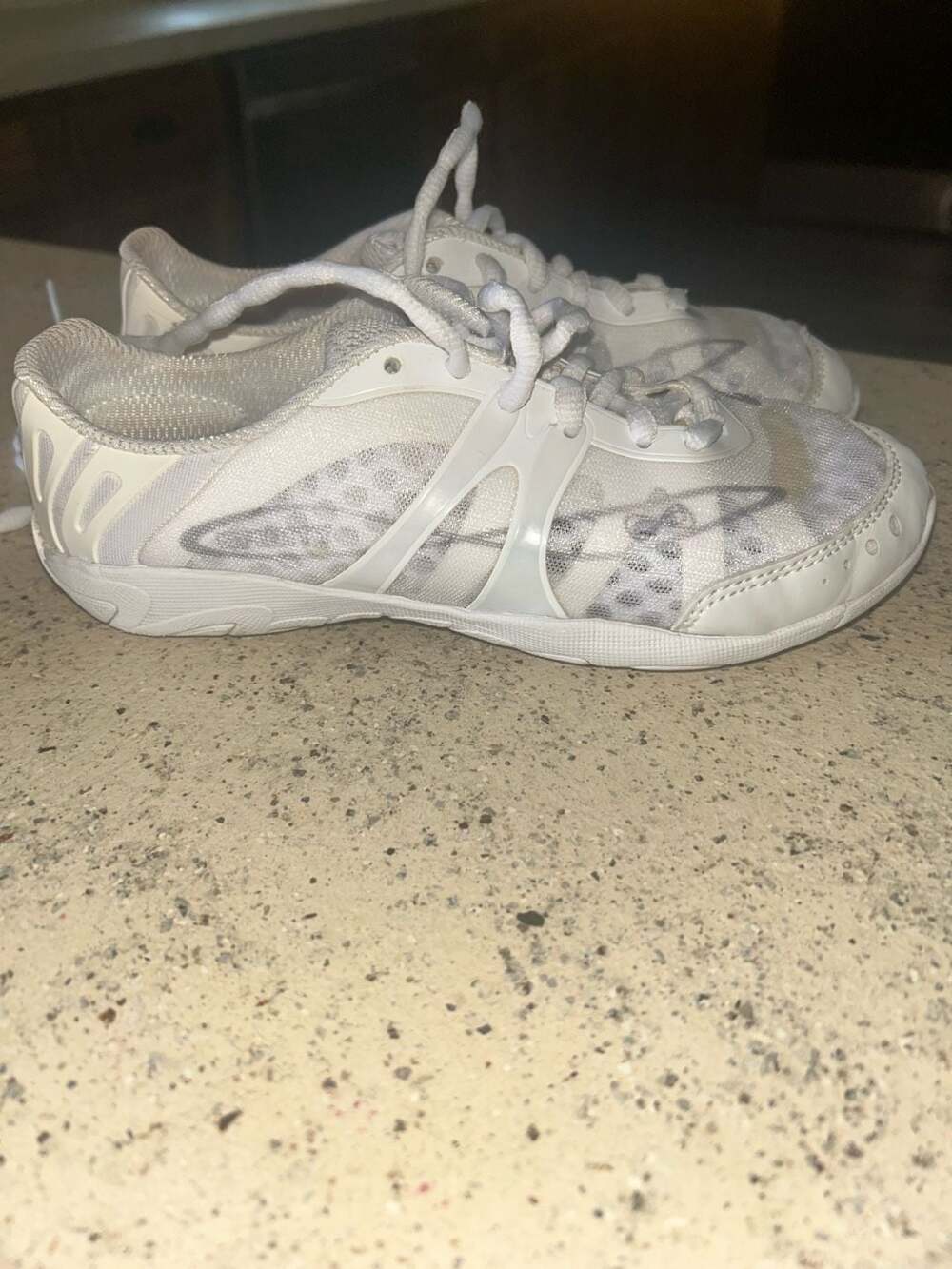 Varsity Spirit Ascend White Mesh Cheerleading Shoes 4Y